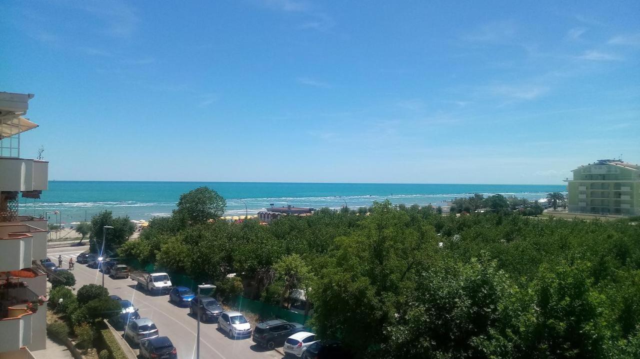 Hotel Holiday مارتينسيكورو المظهر الخارجي الصورة