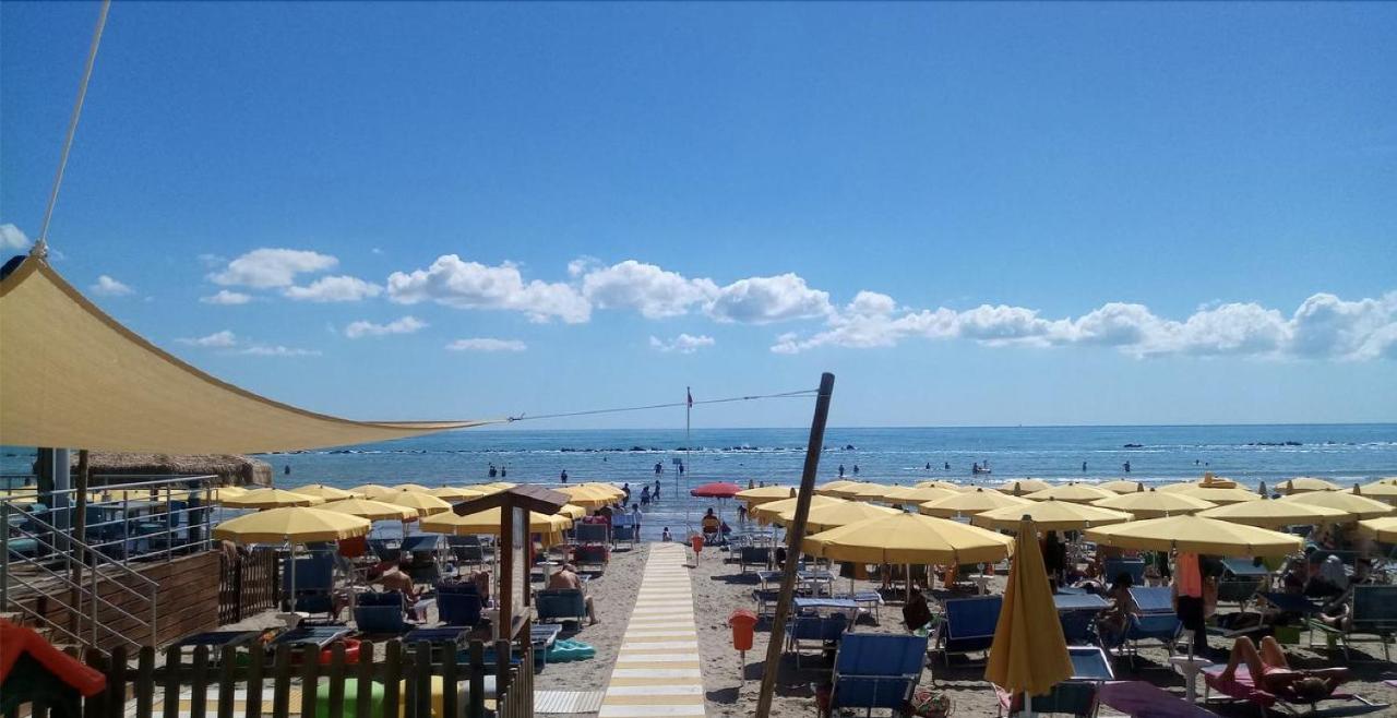 Hotel Holiday مارتينسيكورو المظهر الخارجي الصورة