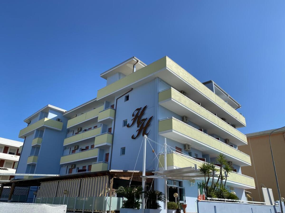 Hotel Holiday مارتينسيكورو المظهر الخارجي الصورة