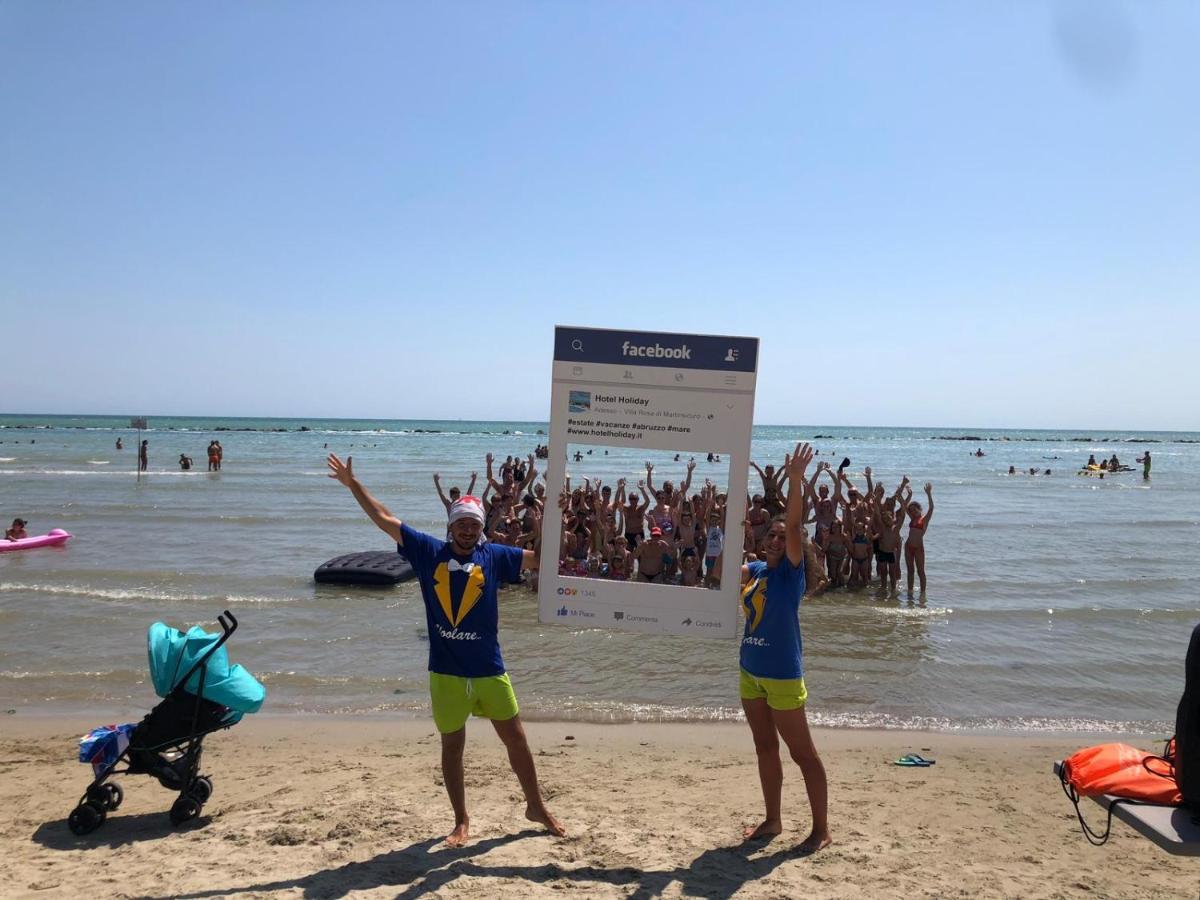 Hotel Holiday مارتينسيكورو المظهر الخارجي الصورة