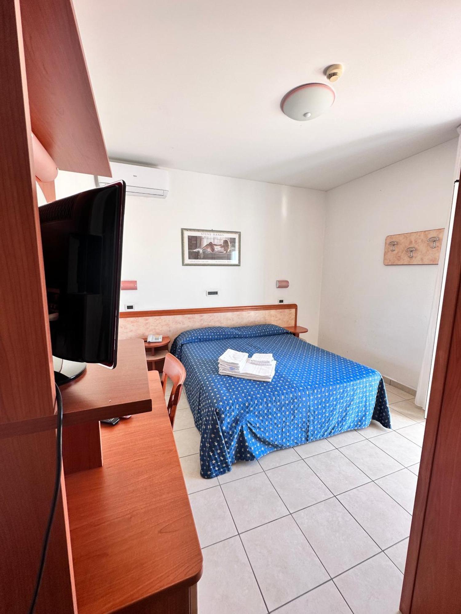 Hotel Holiday مارتينسيكورو الغرفة الصورة