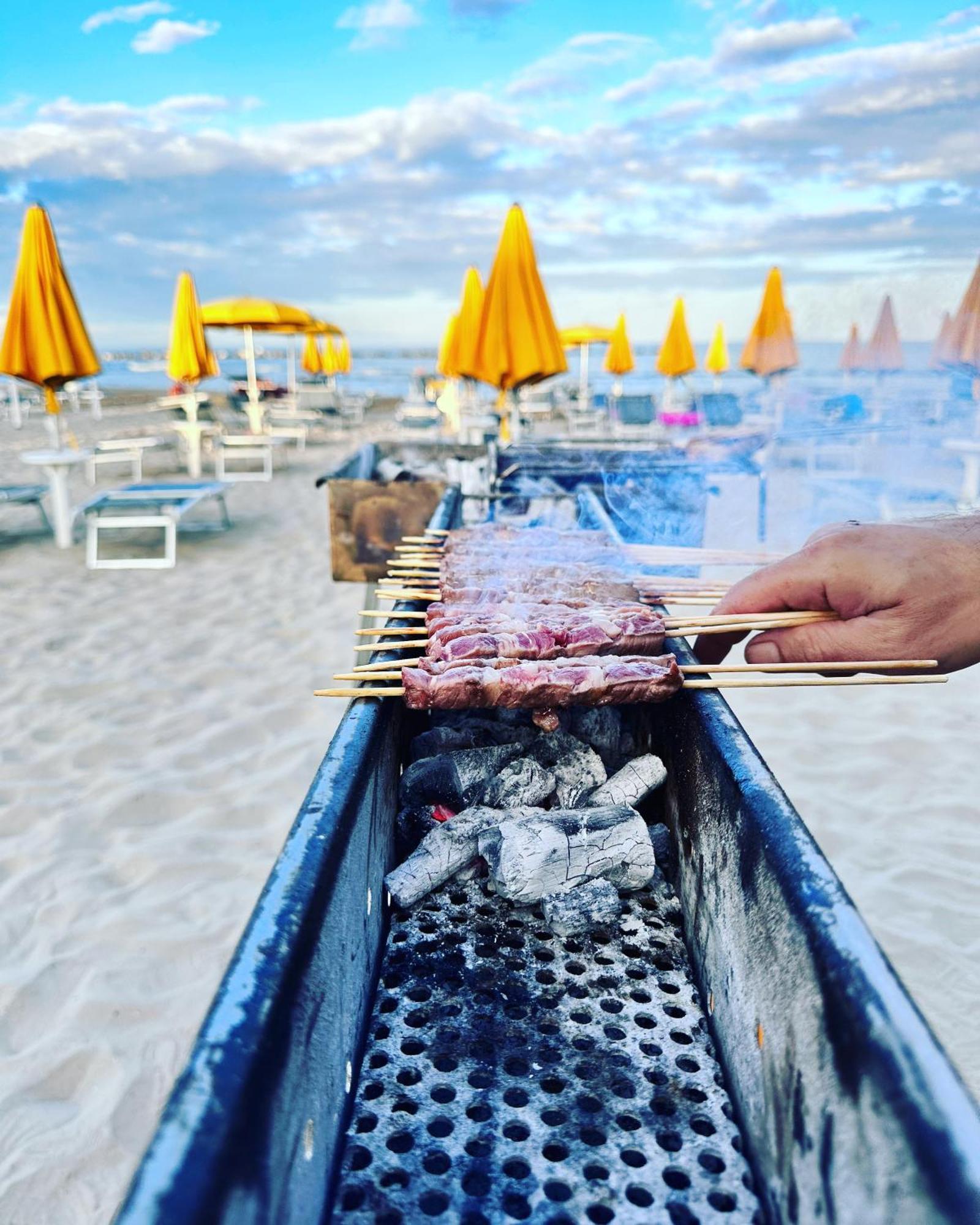 Hotel Holiday مارتينسيكورو المظهر الخارجي الصورة