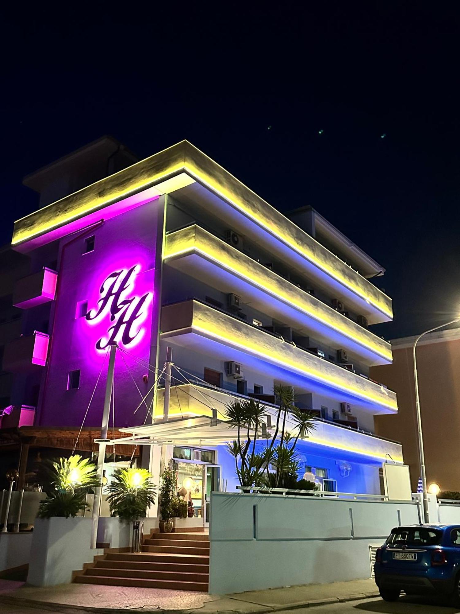 Hotel Holiday مارتينسيكورو المظهر الخارجي الصورة