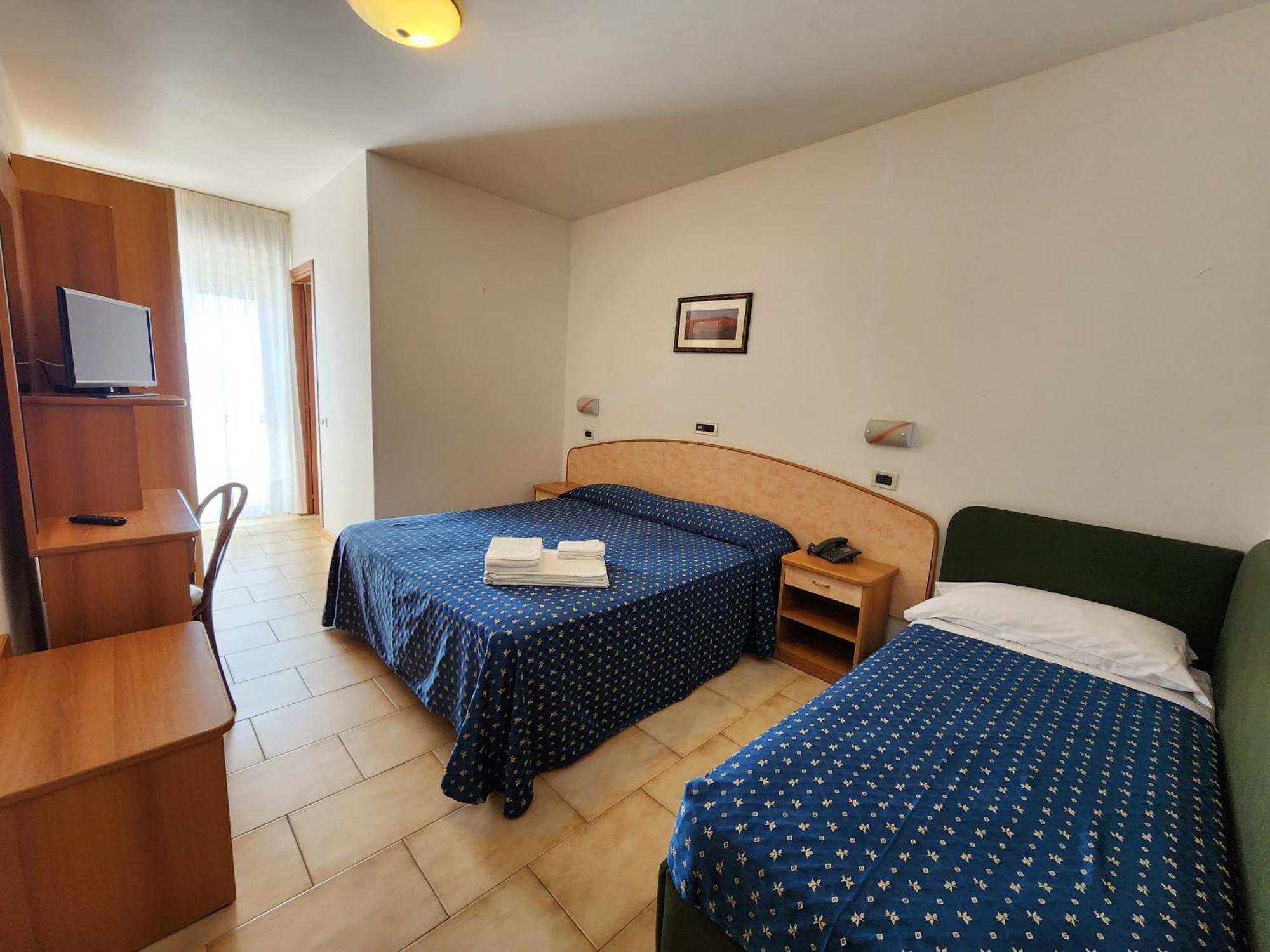 Hotel Holiday مارتينسيكورو الغرفة الصورة