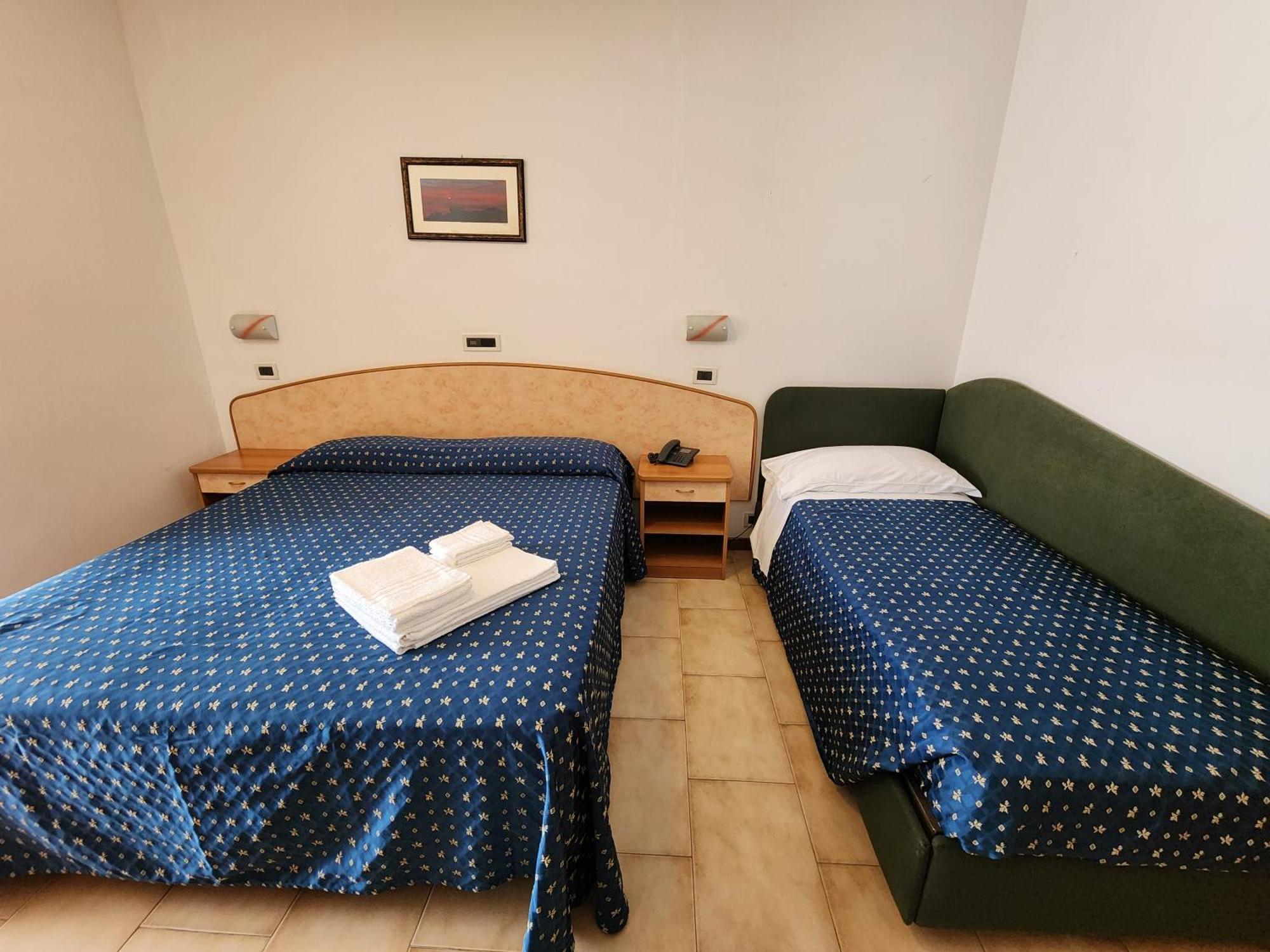 Hotel Holiday مارتينسيكورو الغرفة الصورة