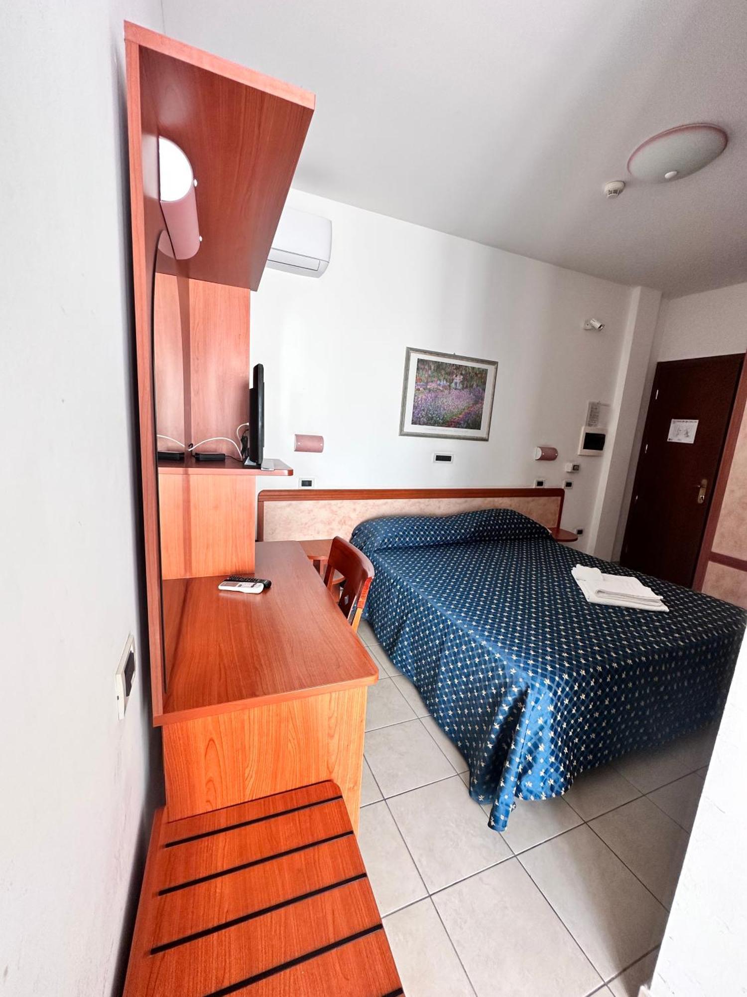 Hotel Holiday مارتينسيكورو الغرفة الصورة