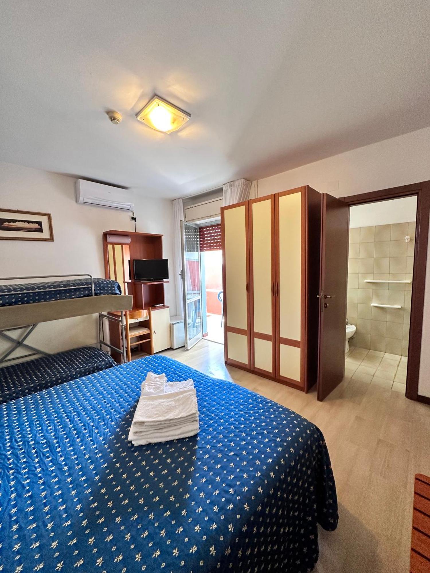 Hotel Holiday مارتينسيكورو الغرفة الصورة